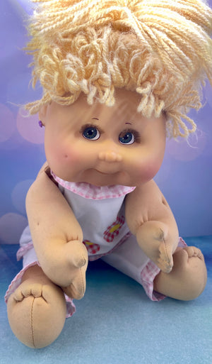 Blonde hair cabbage patch top doll